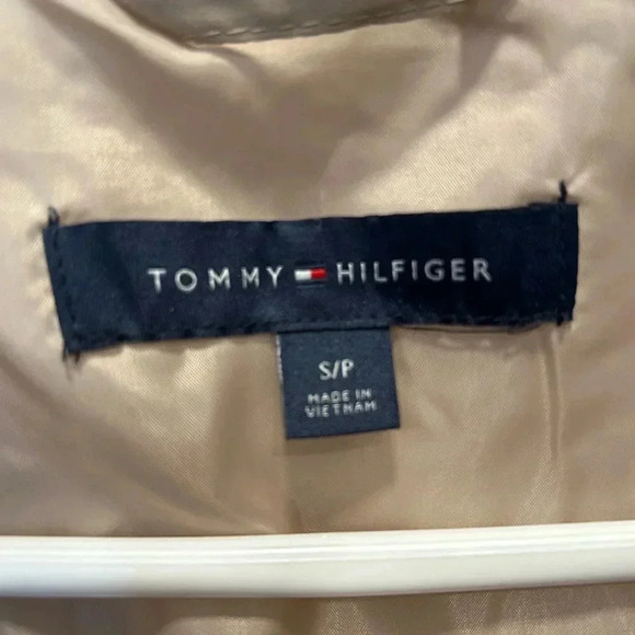 TOMMY HILFIGAR TAN QUILTED VEST SIZE S/P POCKETS LOOKS NEVER WORN FRONT ZIPPER - Picture 4 of 4